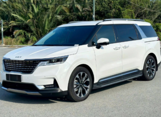 The Great Kia Carnival Clearance: Revved-up Savings on Offer, But Still Pricier Than Its Diesel Newbie Cousin