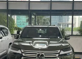 “A Lavish Display: The Castle Owner’s New Lexus LX600 with the Ultimate Vanity Plate”