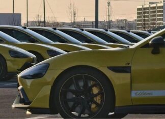 The Ultimate Xiaomi SU7 Ultra Experience: Be the First to Unbox this Stunning Vehicle