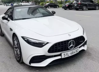 The Capitalist’s Charmer: A Mercedes-AMG SL43 Deal Sealed with a Text