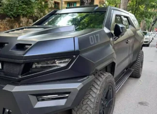 The Armored Rezvani Vengeance: An Unexpected Sighting in Hanoi’s Streets, Starting at a Whopping 6.5 Billion VND Before Taxes.