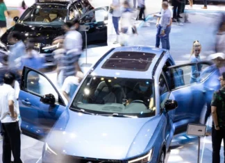 What Car Should You Buy on a Budget of Under 800 Million VND for a Big Family?