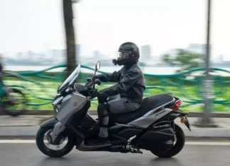 Review of the 2025 Yamaha XMAX 300: Power, Polish, and Panache.