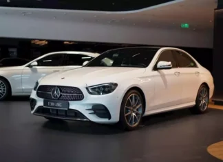 “Massive Clearance Sale: Authorized Dealer Slashes Prices on Mercedes-Benz E-Class by up to 700 Million VND”