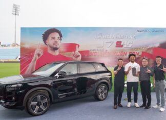 Omoda & Jaecoo Hand Over the Keys to a Jaecoo J7 PHEV to Football Star, Nguyen Xuan Son