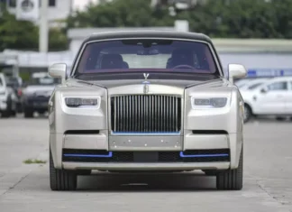 “The Rolls-Royce Phantom VIII With a Partition Finds a Home, Priced at a Modest 39 Billion VND”