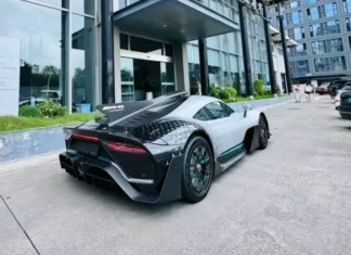The Ultimate Driving Machine: Mercedes-AMG One Graces the Streets of Hangzhou