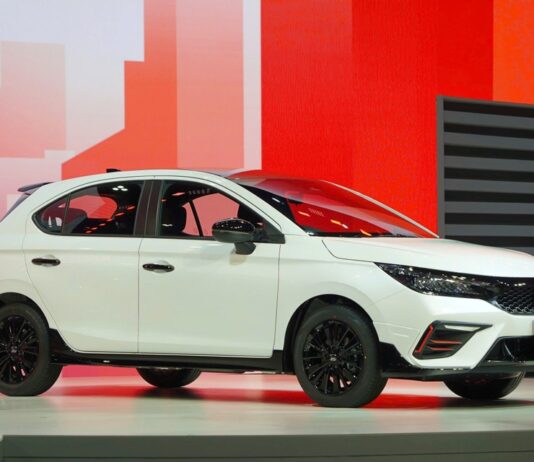 Electric and Hybrid Vehicles Drive the ‘Greening’ of Auto Shows