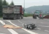 “Shocking Video Footage: Reckless Dump Truck Turns and Crushes Motorcyclist Underneath, Leaving One Dead in Bac Ninh, Vietnam”