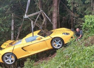 The Ultimate Porsche Carrera GT Plummeted into an Abyss, 2 Lucky Souls Escaped Unscathed