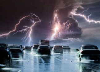 Is it Safe to Stay in a Car During Thunderstorms?