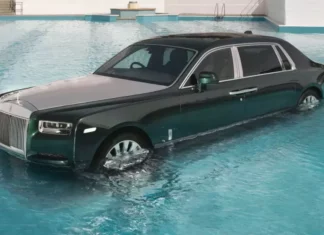 The Ultimate Plunge: Why Rolls-Royce Submerged a Phantom in a Pool