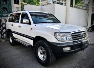 The Ultimate Off-Roader: Toyota Land Cruiser 105 Diesel, a Rugged 2005 Classic