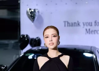 Mai Phương Thúy’s Sister Splurges on a Mercedes-Benz S450 Luxury Worth Over 5 Billion VND, Still Flush with 8 Billion VND Gift from Sister