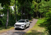 Imported Cars Dominate, Vietnam’s Auto Market Explodes in Year-End Surge