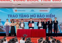 Honda Vietnam Gifts Helmets to First-Grade Students