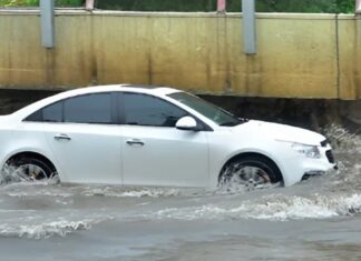 Automatic Transmission Cars Are More Prone to Damage Than Manuals When Driving Through Flooded Roads