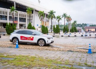 Young Drivers Thrilled Behind the Wheel of VinFast VF 7 and VF 8: “An Exciting Experience That Inspires Confidence”