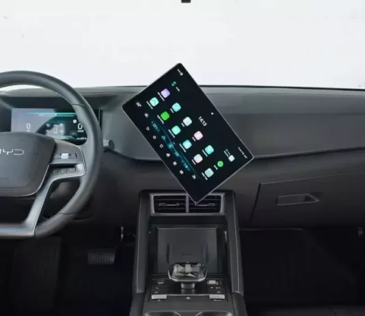 “90-Degree Rotating Screen: A Gimmick Feature Set to Disappear from BYD Vehicles”