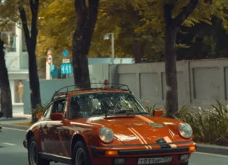 Vintage Car Collection of Russian Enthusiasts Stuns Ho Chi Minh City: A Jaw-Dropping Jaguar E-Type Takes Center Stage