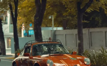 Vintage Car Collection of Russian Enthusiasts Stuns Ho Chi Minh City: A Jaw-Dropping Jaguar E-Type Takes Center Stage