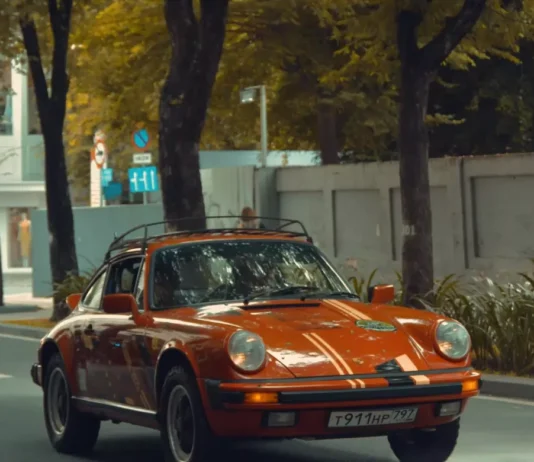 Vintage Car Collection of Russian Enthusiasts Stuns Ho Chi Minh City: A Jaw-Dropping Jaguar E-Type Takes Center Stage