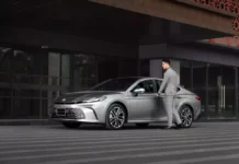 Toyota Camry Offers Massive Discounts in November, Up to 153 Million VND