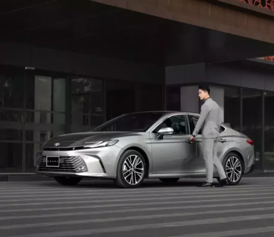 Toyota Camry Offers Massive Discounts in November, Up to 153 Million VND