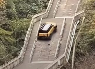 Chinese SUV Nearly Plunges Down Mountain During “Heaven’s Gate” Climb Challenge