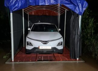 Vietnamese Car Owners Prepare for Typhoon No. 13: Creative Ways to Protect Their Vehicles