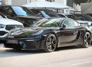 Astonishing Sight: Porsche 718 Cayman GT4 RS Spotted in Transit Across Ho Chi Minh City – What’s the Story?