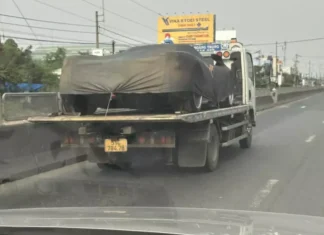 Pagani Huayra Owned by Minh “Nhá»±a” Spotted in Transit from Tay Ninh