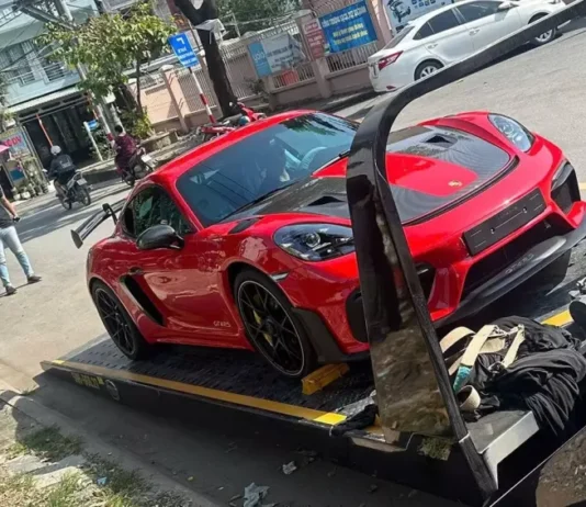 Porsche 718 Cayman GT4 RS Arrives in Vietnam as the First of Its Kind, Potentially Quadrupling the Price of Standard Models
