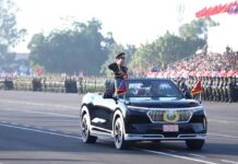 Vietnamese Electric Vehicles Shine at Laos National Day Parade