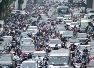 Hanoi Plans to Categorize Green Vehicles via License Plate Colors