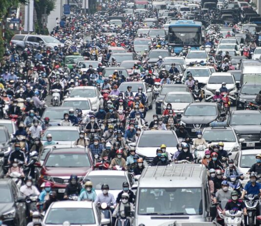 Hanoi Plans to Categorize Green Vehicles via License Plate Colors