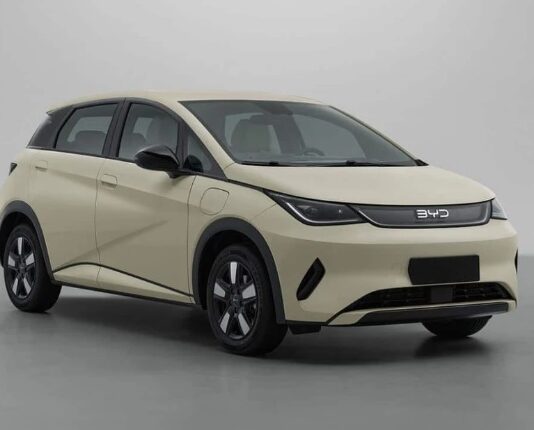 BYD Dolphin G: The New Hatchback PHEV Arrives in Vietnam