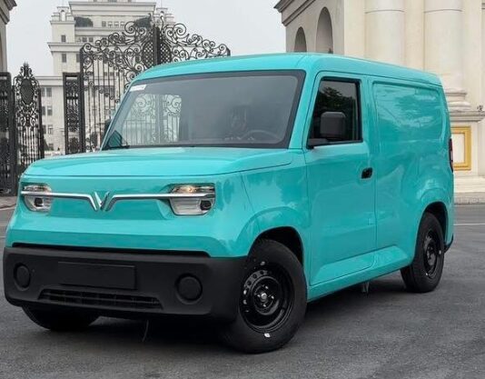 VinFast EC Commercial Van Unveiled, Ready for Customer Delivery