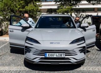 BYD’s October 2025 Sales Surge to Triple Tesla’s Premium Segment Performance