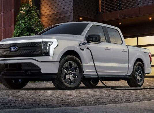 Ford Shifts Focus from EVs, Incurs $19.5 Billion Loss to Pivot Towards Hybrid and EREV Technologies