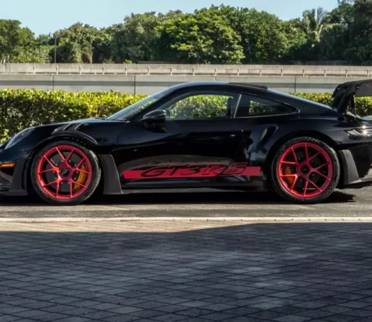Unveiling the Stunning Color of the Second Porsche 911 GT3 RS 992 to Arrive in Vietnam