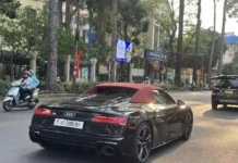 Stunning Sight: Audi R8 V10 Spyder and Lamborghini Aventador Cruising the Streets