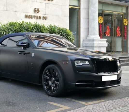 Exclusive Look: The Rare Rolls-Royce Dawn, Only Two in Vietnam