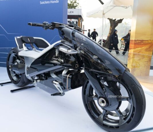 Honda EV Outlier Concept: Futuristic Electric Motorcycle Makes Its Debut in Vietnam