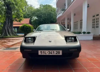 Unveiling the Hidden Gem: A Rare Nissan 300ZX in the Humble Abode of Vietnam’s Coffee King