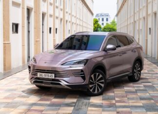 China Poised to Overtake Japan in Global Auto Sales Dominance by 2025