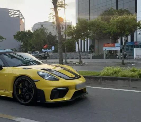 First Porsche 718 Spyder RS Rolls Out in Vietnam: Owner Also Receives New 911 GT3 RS and 911 GT3 Models